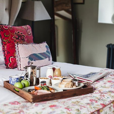 The George Inn Barford St Michael Екстер'єр фото Breakfast in bed