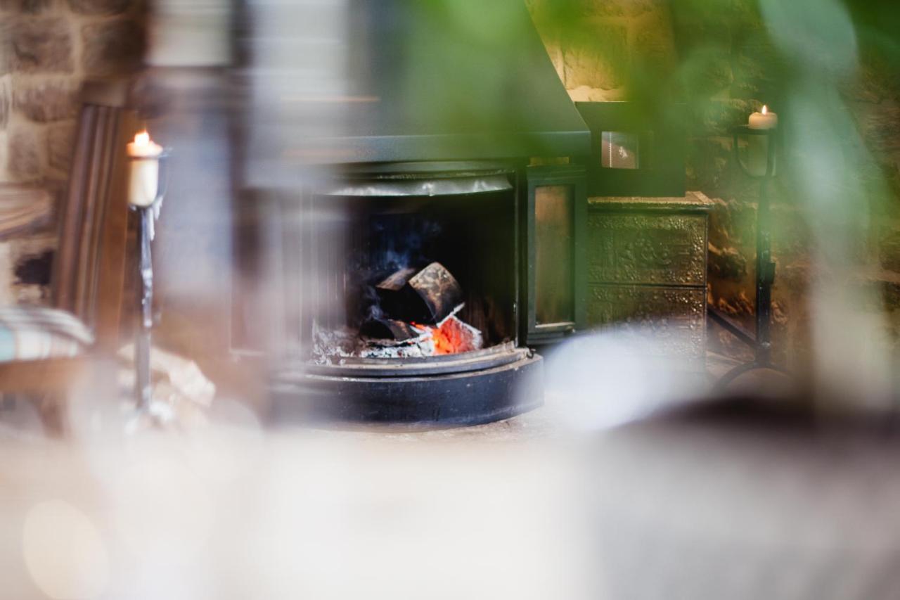 The George Inn Barford St Michael Екстер'єр фото A fireplace in the restaurant