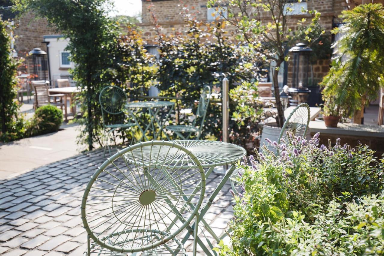 The George Inn Barford St Michael Екстер'єр фото The courtyard at the Old Parsonage