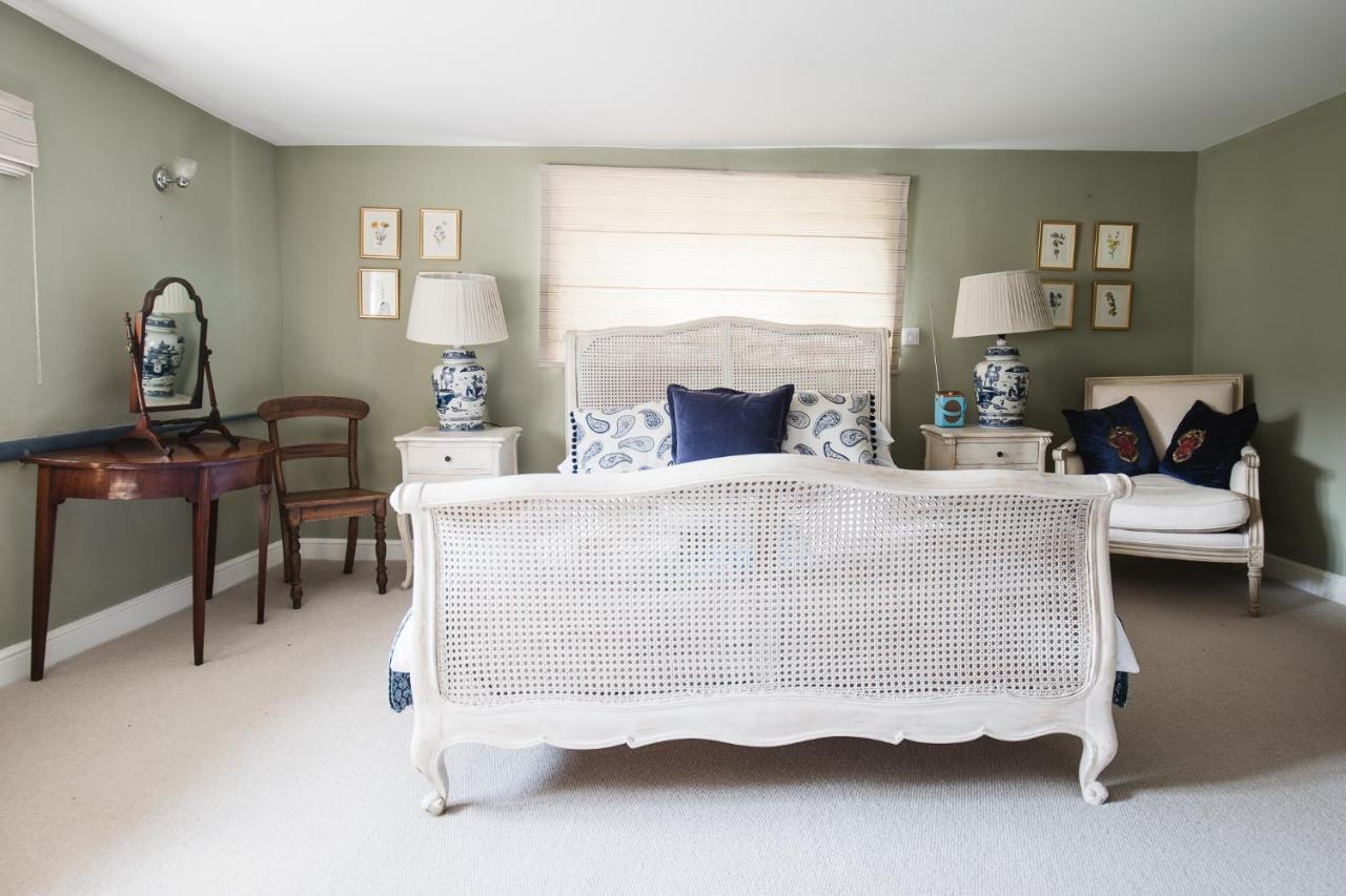 The George Inn Barford St Michael Екстер'єр фото A bedroom