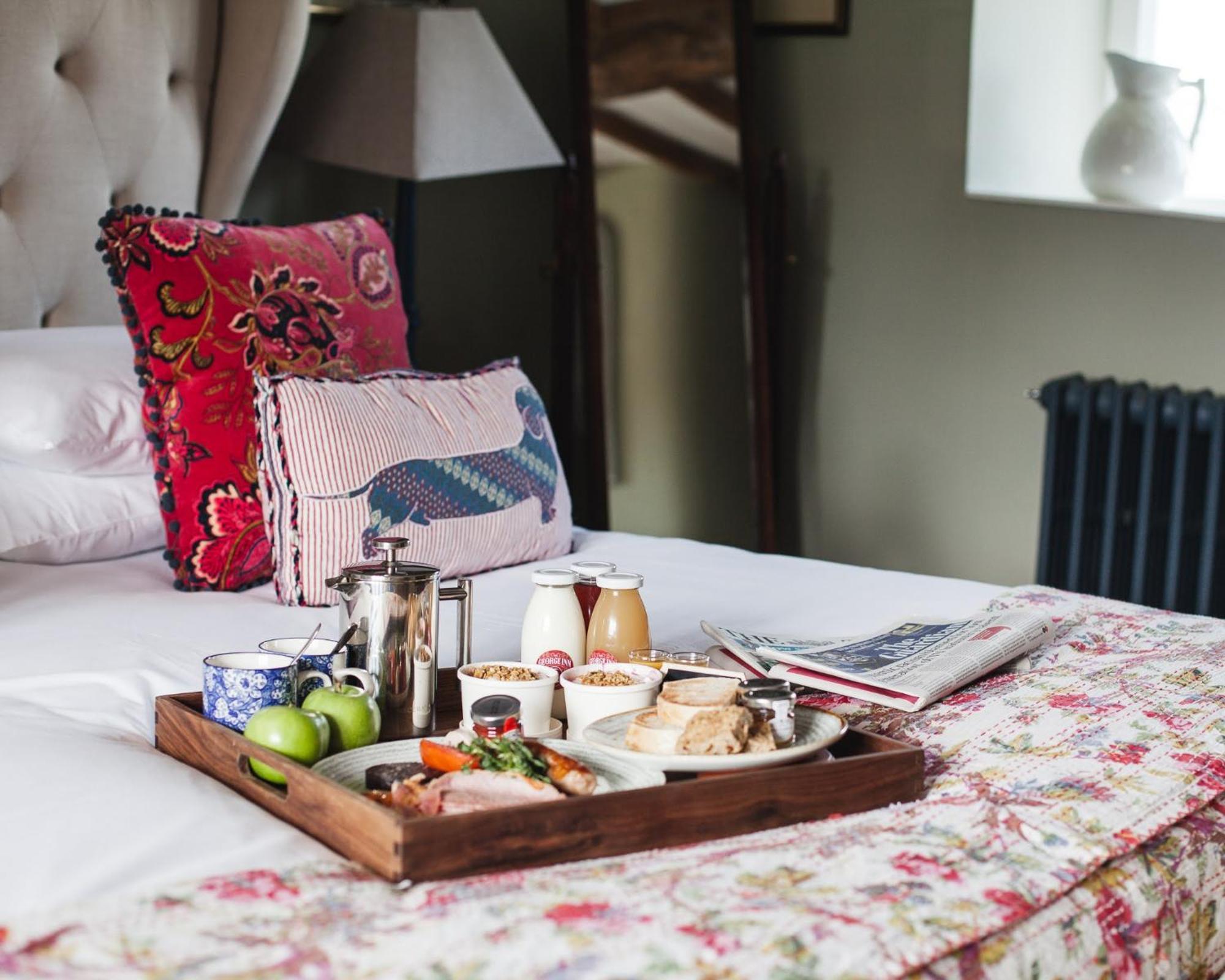 The George Inn Barford St Michael Екстер'єр фото Breakfast in bed