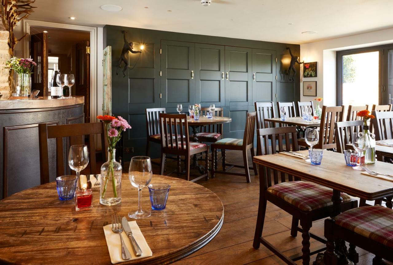 The George Inn Barford St Michael Екстер'єр фото The interior of the restaurant