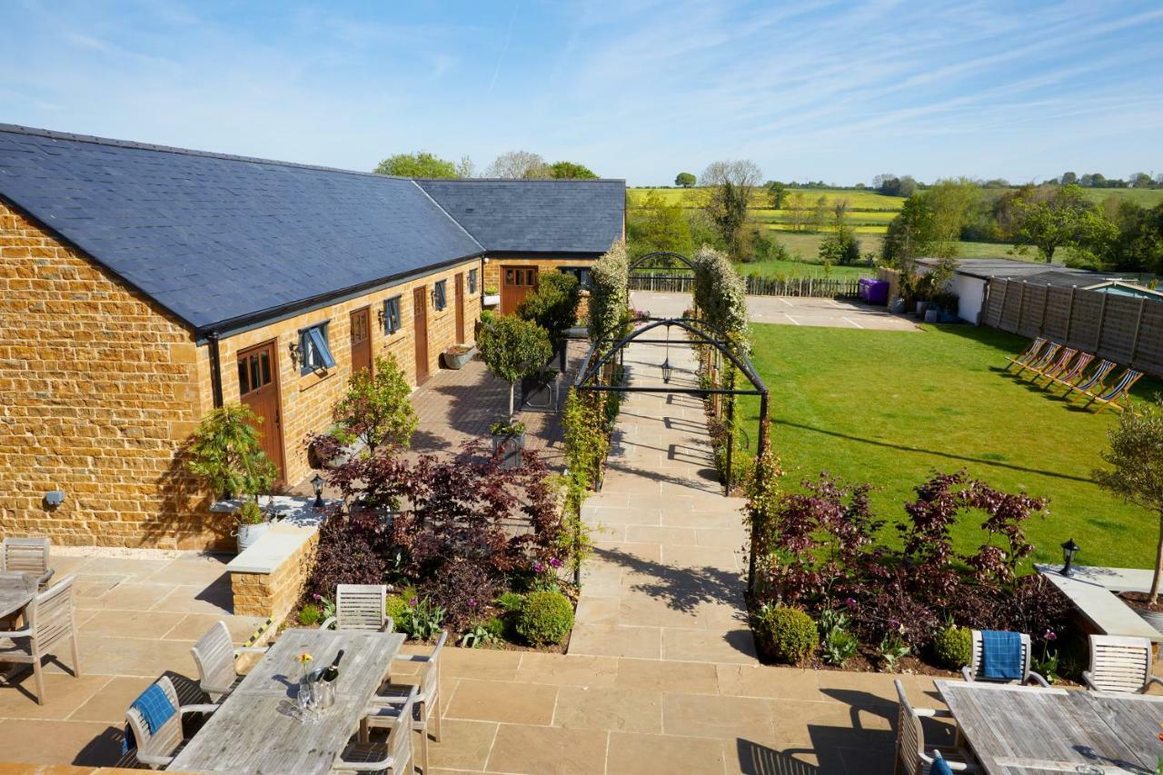 The George Inn Barford St Michael Екстер'єр фото The courtyard at the Old Stables